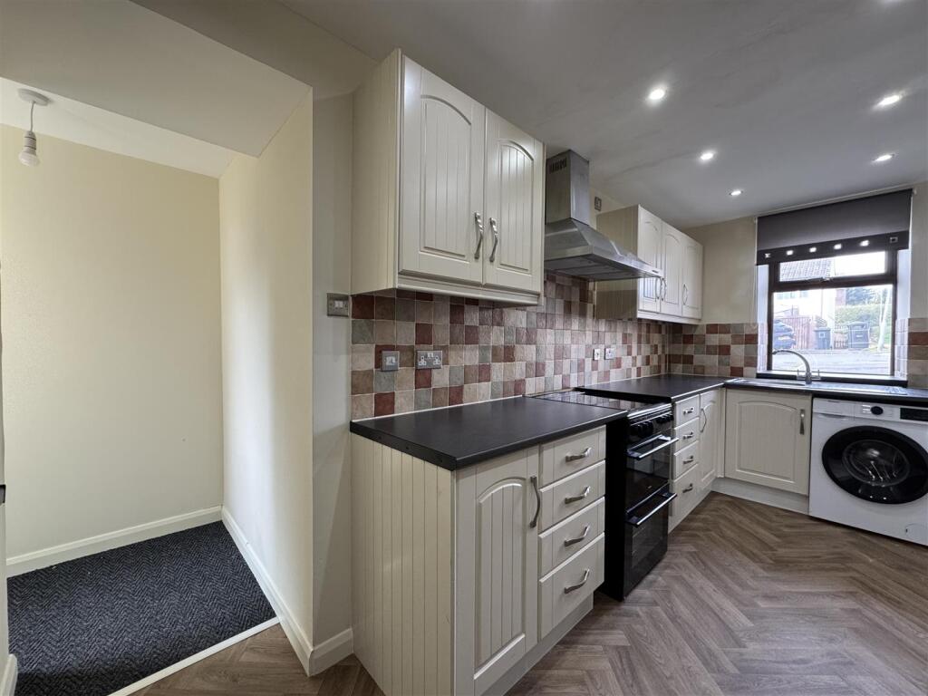 KITCHEN TO REAR PORCH