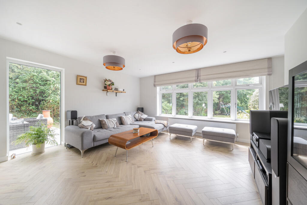 1312294-16-685bff...