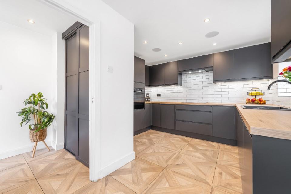 Kitchen (second photo).jpg