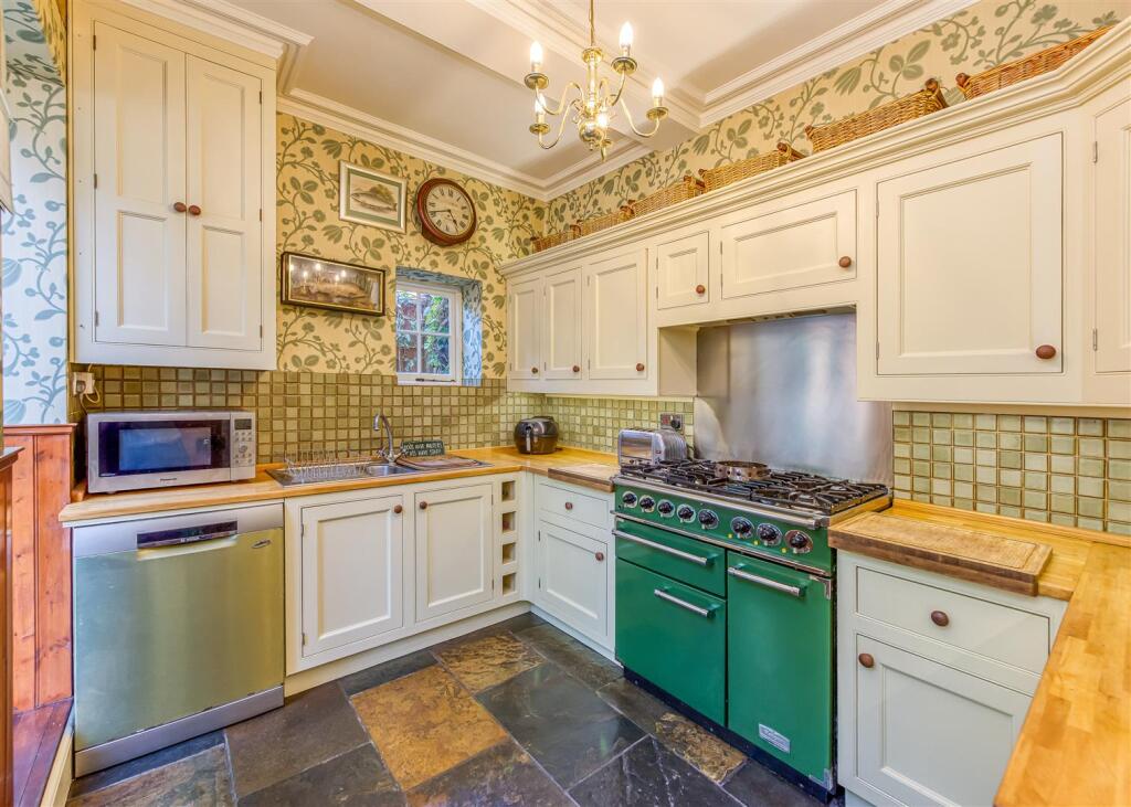 31 The Avenue-Kitchen.jpg