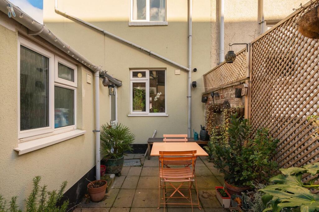 0M2SVP - External D.jpg