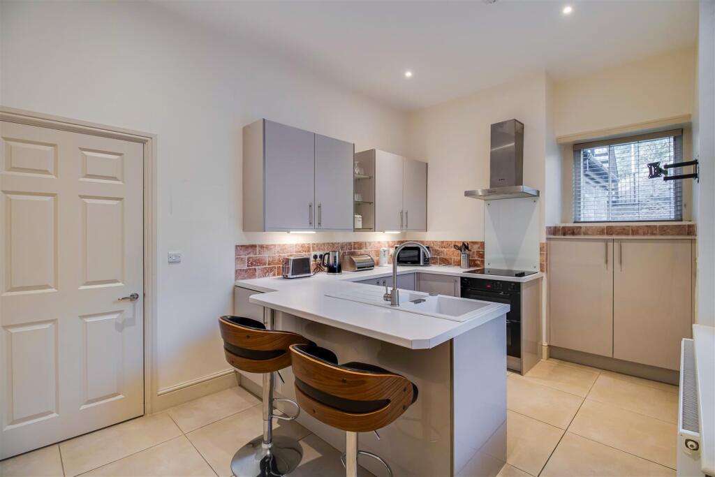 KITCHEN/BREAKFAST ROOM