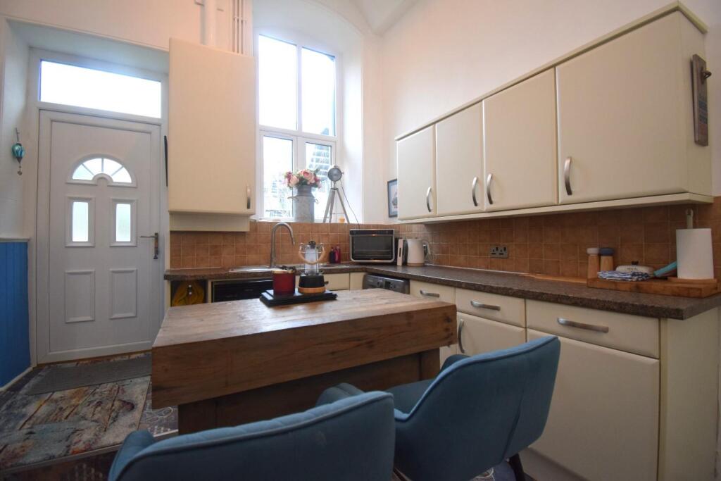 Kitchen 2.JPG