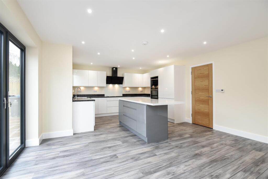 Kitchen/Breakfast Ro