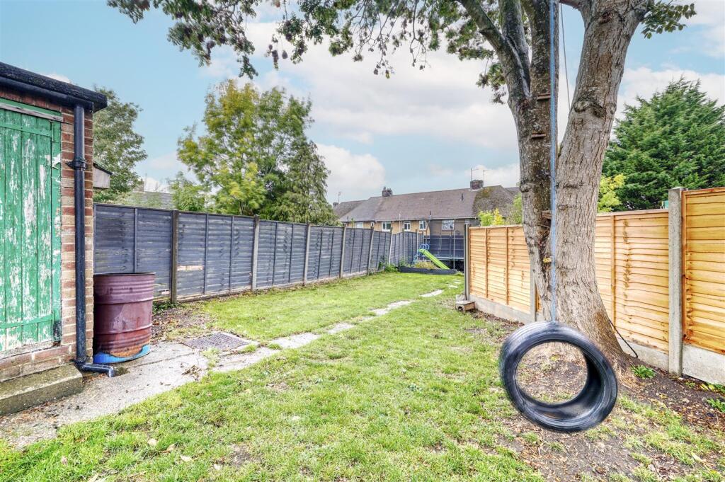 21 St James Close-14.jpg