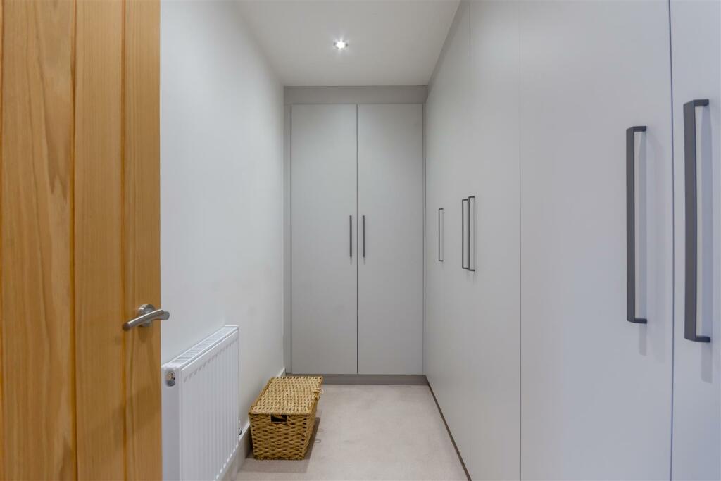 8583926-interior65.jpg