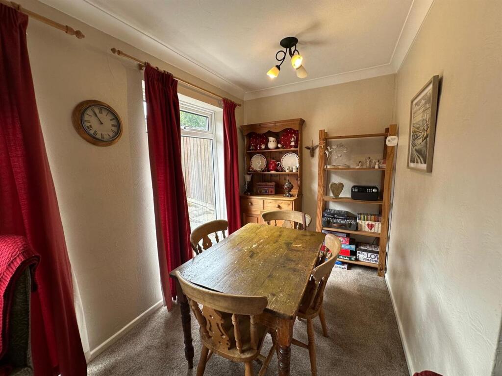 Sitting Room/Dining Room