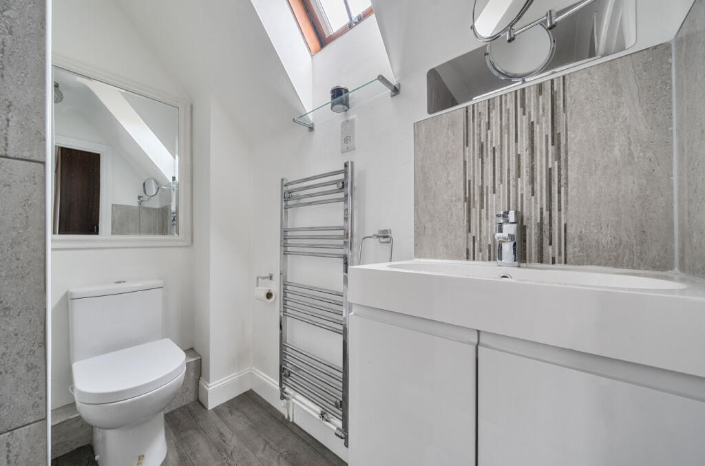 1373149-15-6904ae...