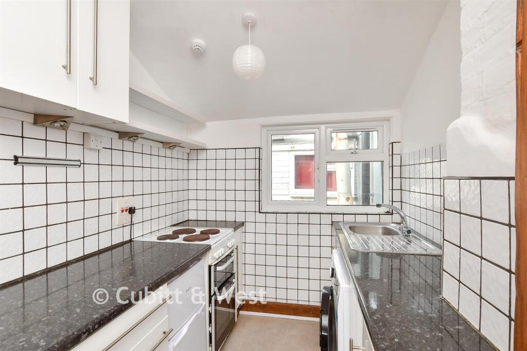 Lounge/ Kitchen