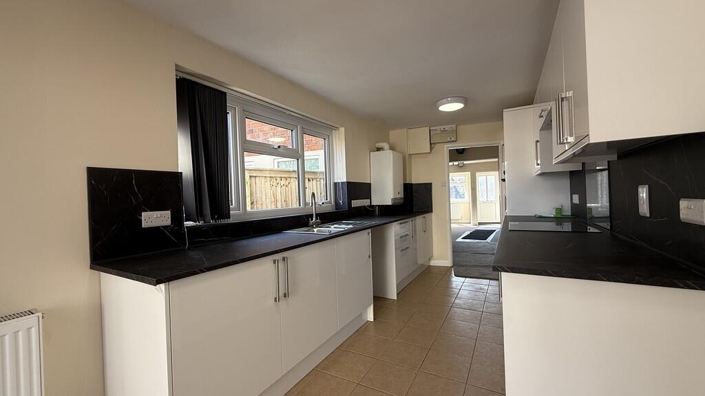 Kitchen/dining ro...