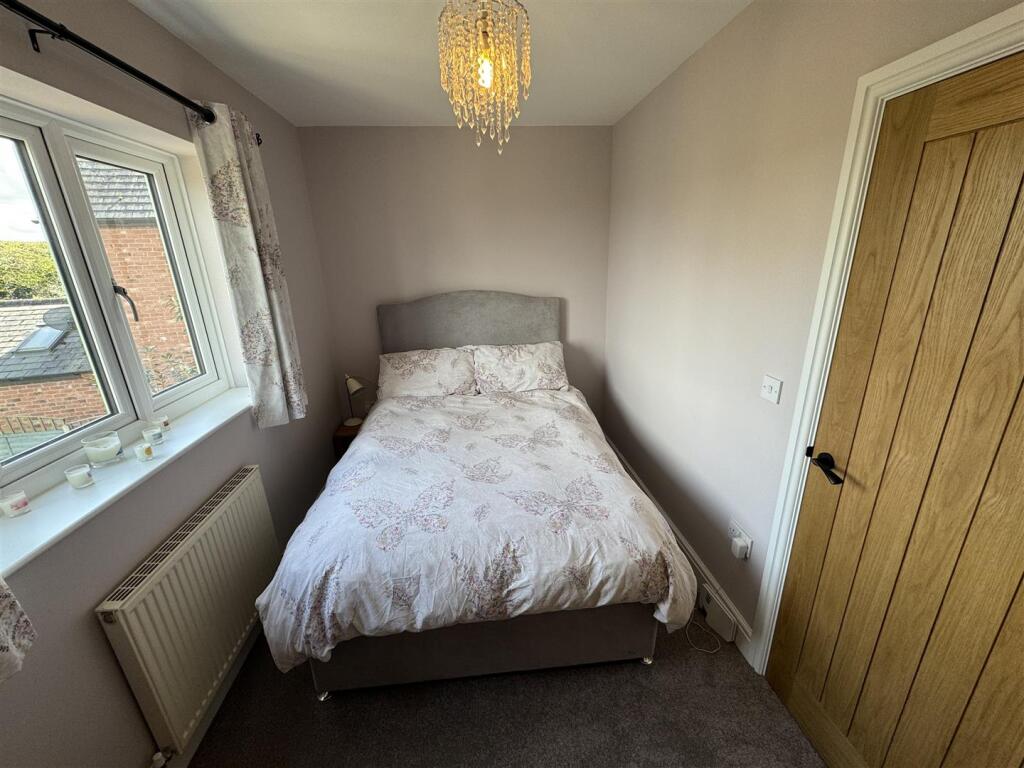 BEDROOM 4