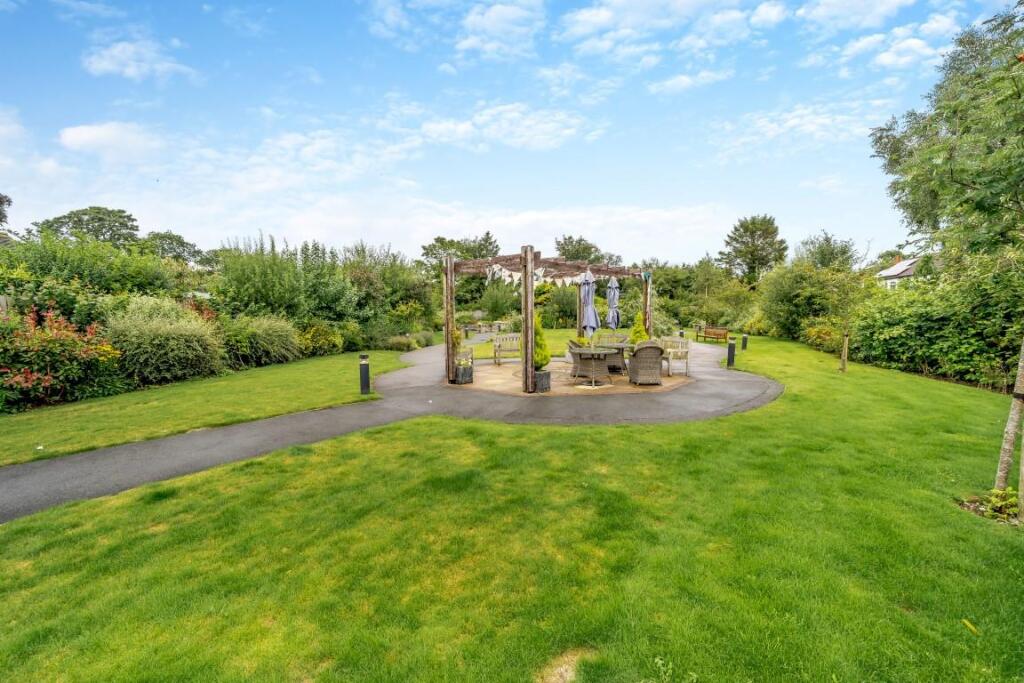 8564665-exterior06 (Medium).jpg