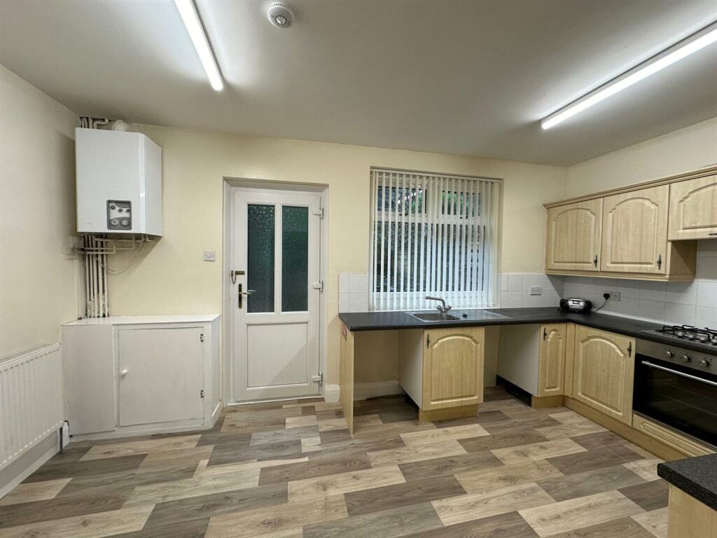 Kitchen 2.jpg