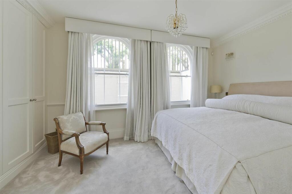 1b eaton sq-7053.jpg