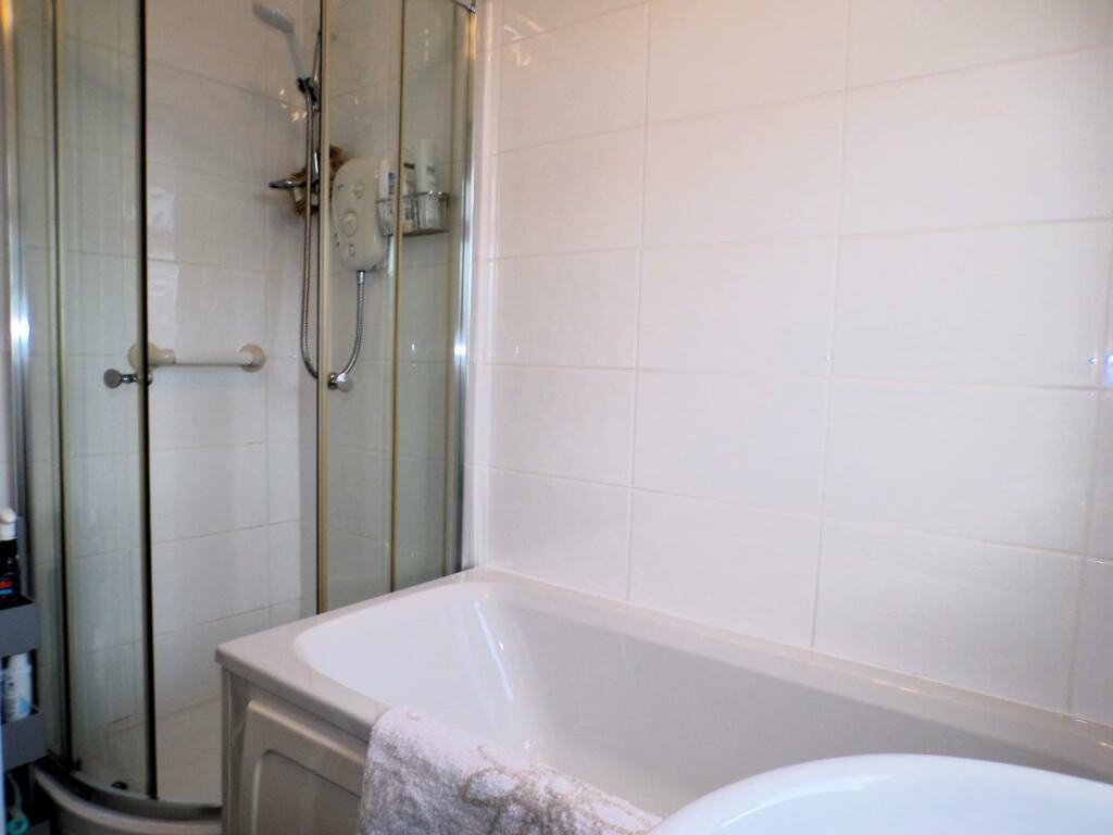 NormanSt35bath2.JPG