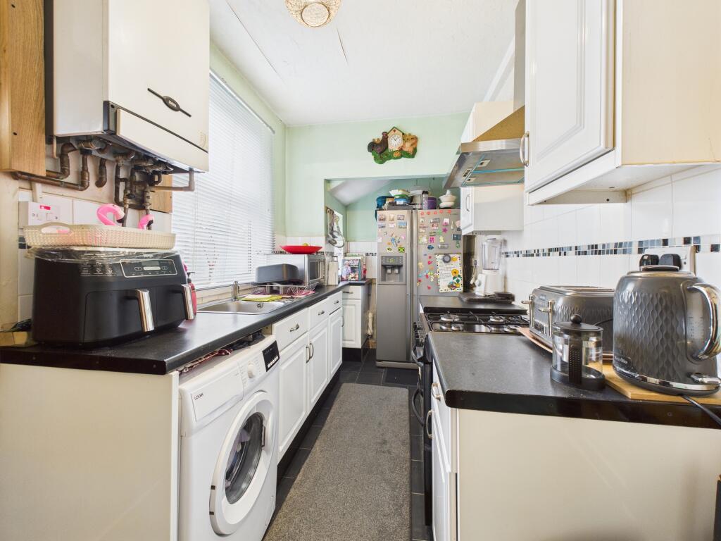 CAM04825G0-PR0165-STILL005