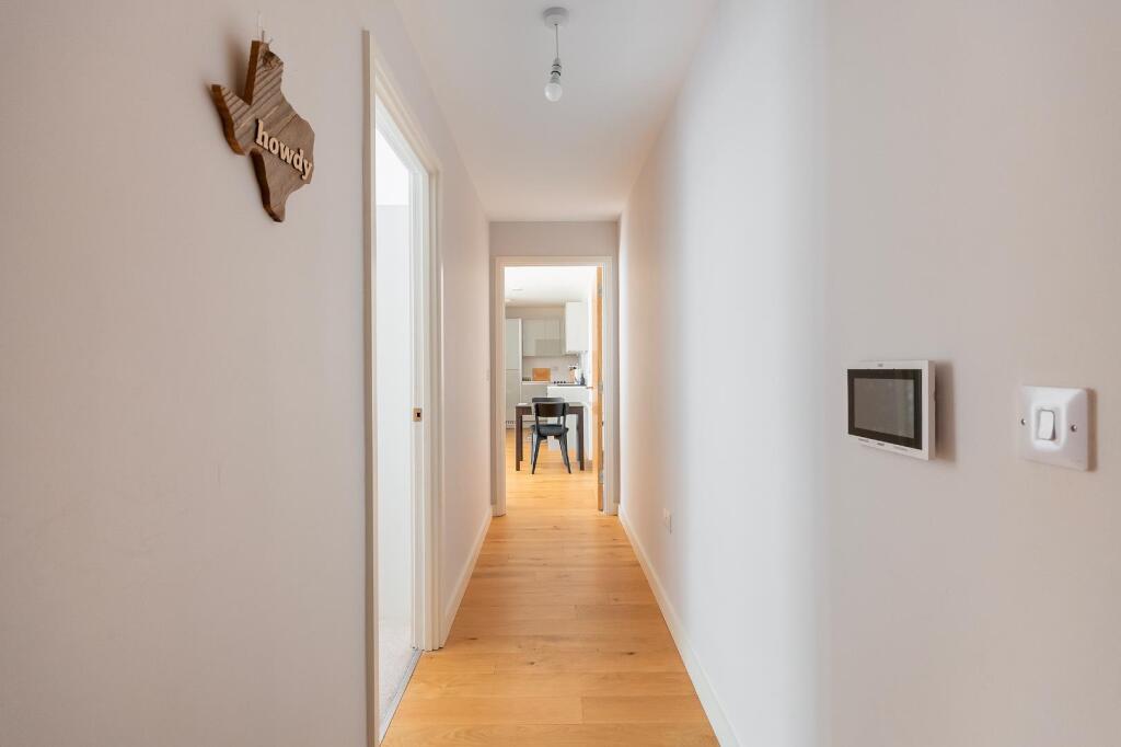 1A0Y5WW - Hallway A.jpg