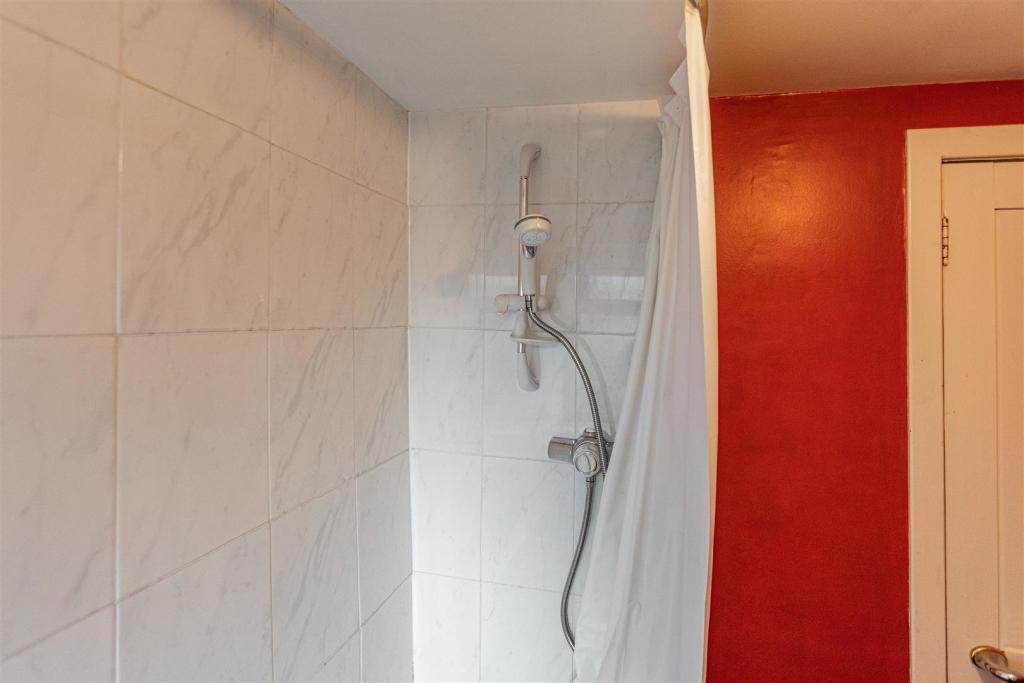 20 Forest Road Selkirk 21.JPG