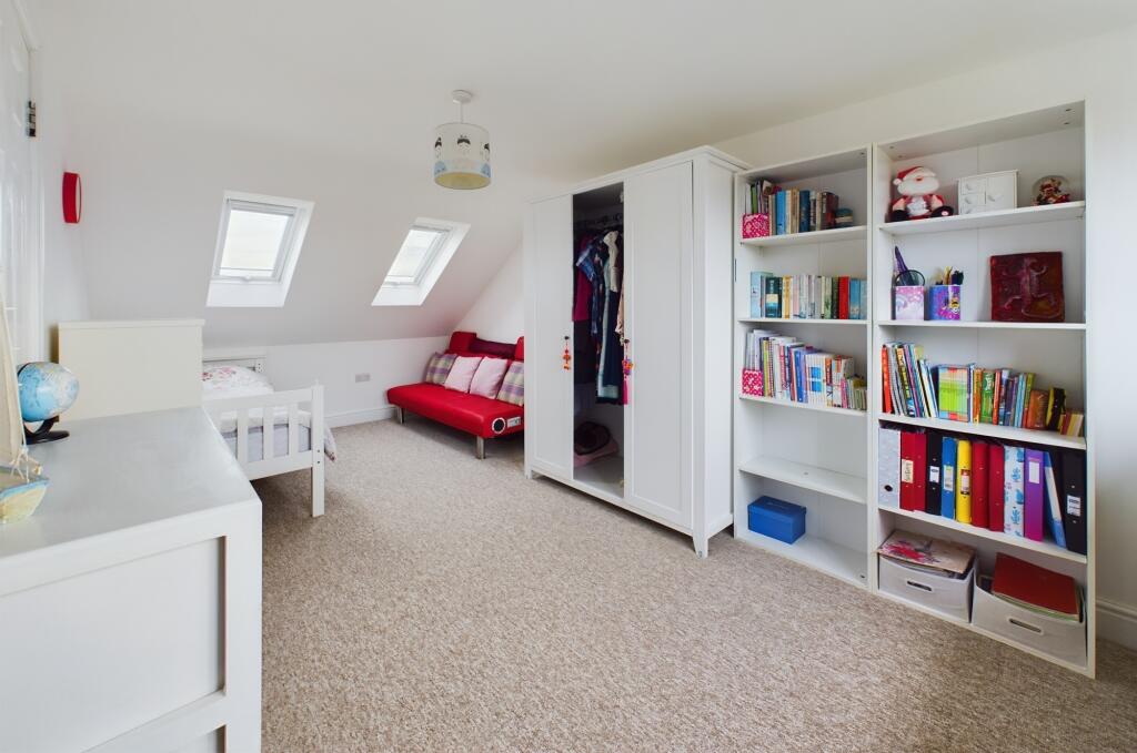 CAM02545G0-PR0334-STILL034