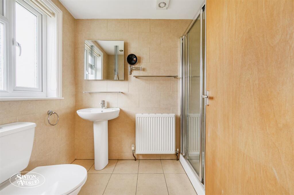 20 Erlesmere Gardens-18.jpg