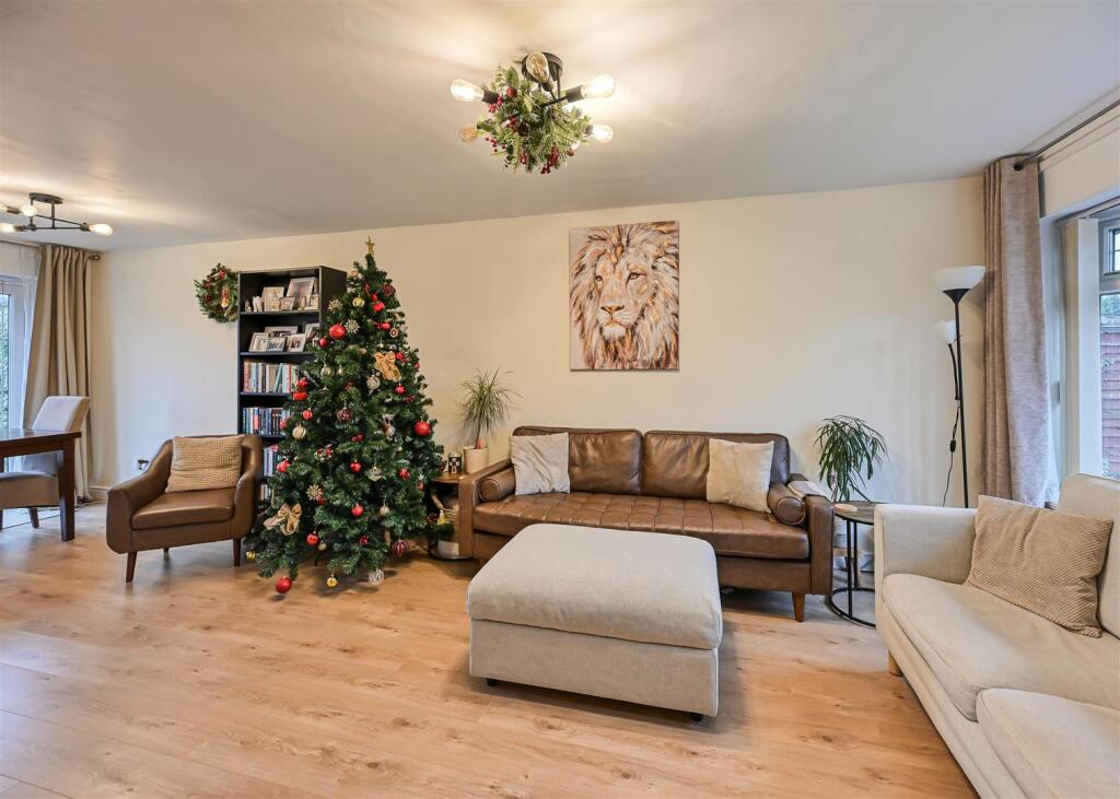 1 Denham Gardens-10.jpg