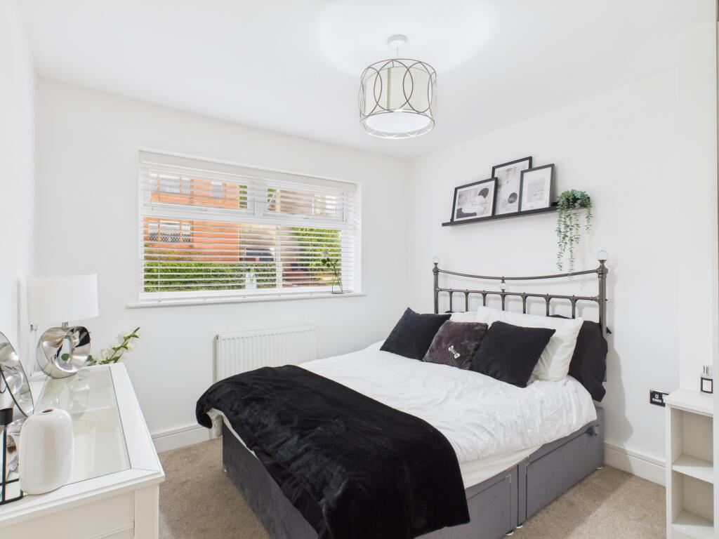 CAM03729G0-PR0191-STILL014