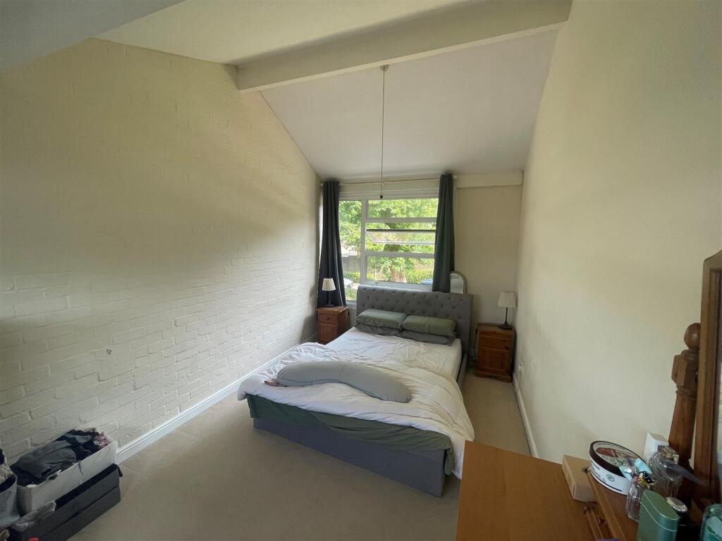 Main Bed.jpg