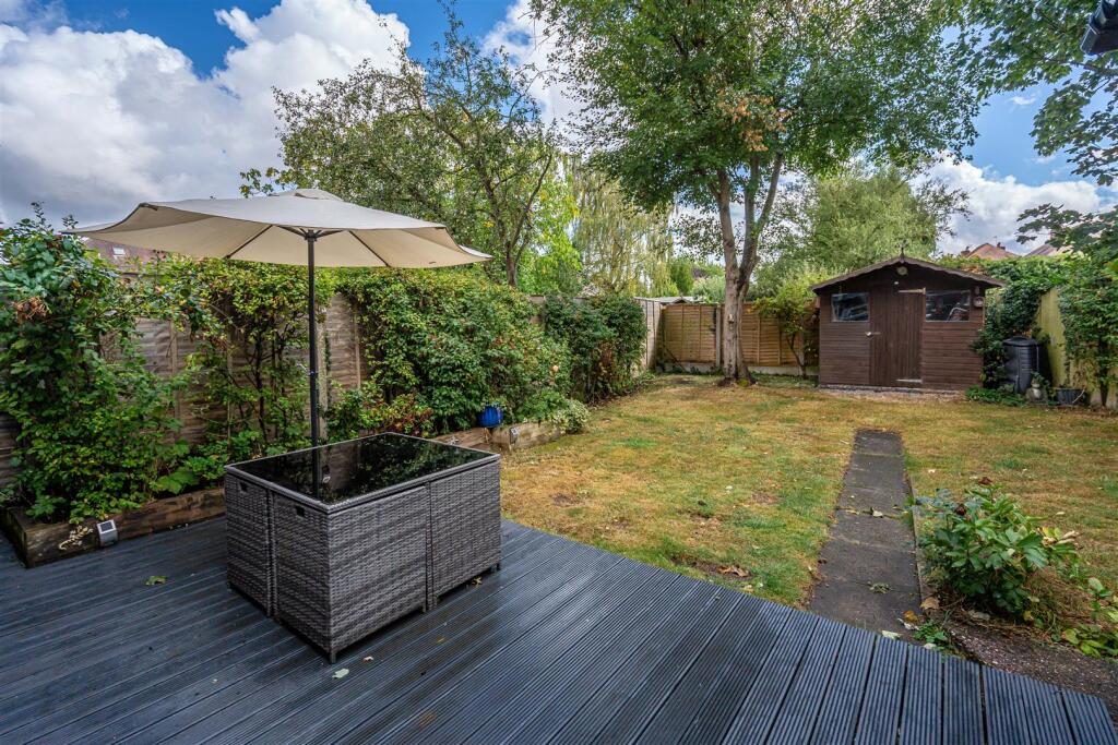 6 Palmers Way (32).jpg