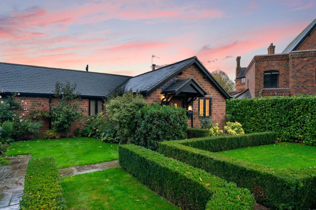 Ockham Lane, Ockham, GU23