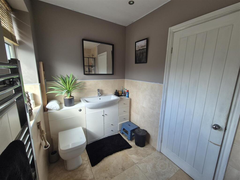 Firbank_200_bath2.jpg