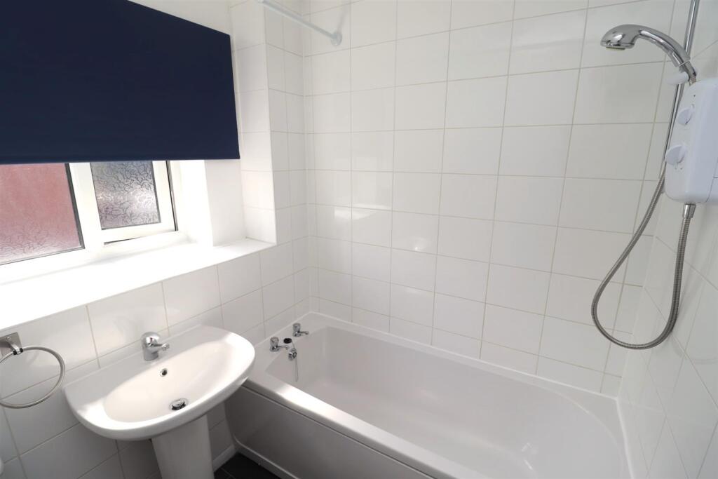 Bathroom1.JPG