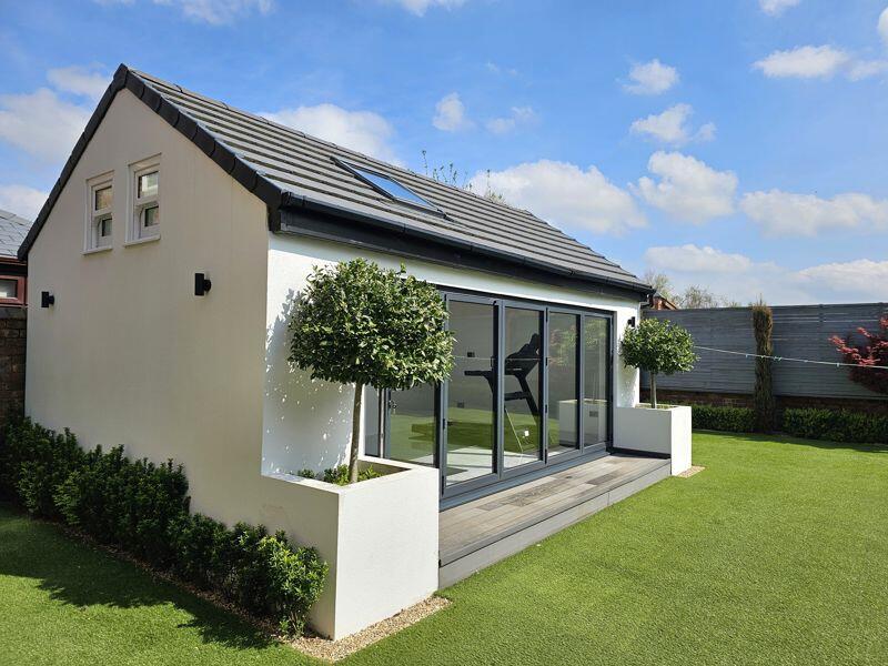 Detached Garden Room / Gym