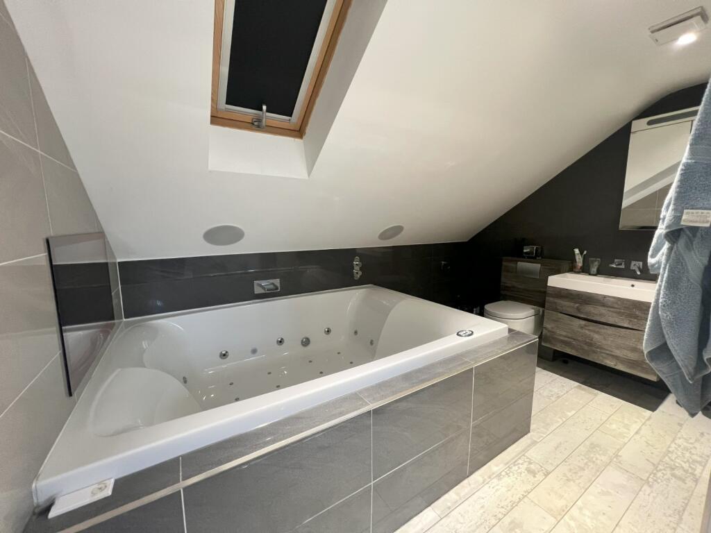 Master En-Suite