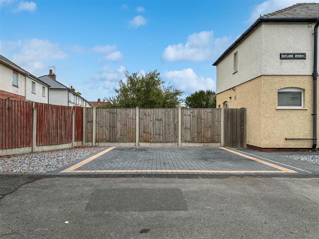 Extensive Block Paved Driveway 755