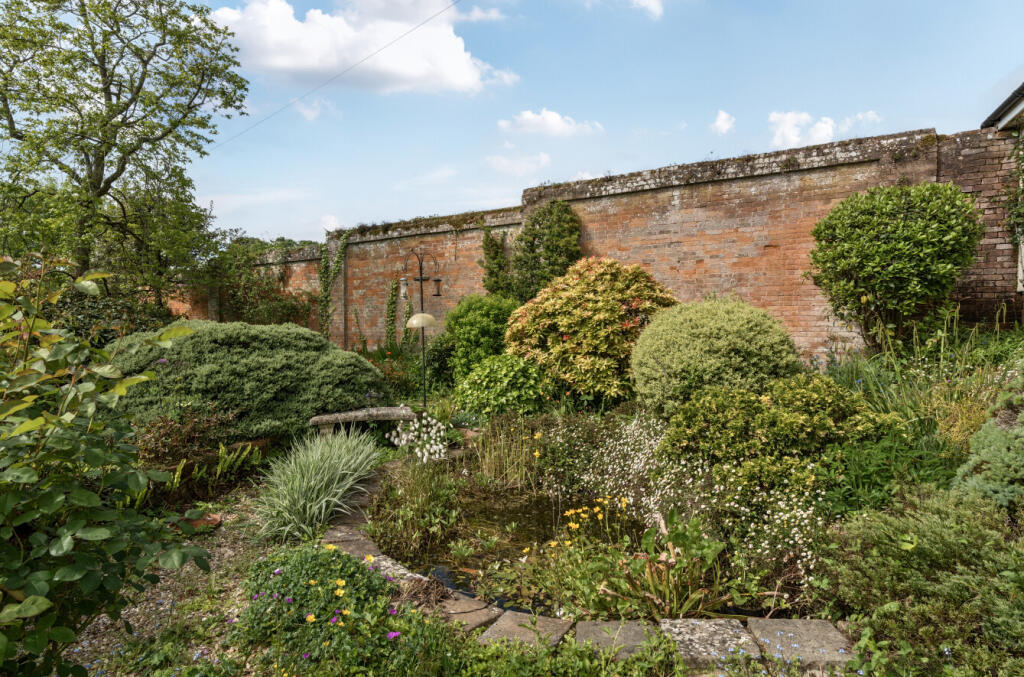 43-6819e8b8a25d1-...