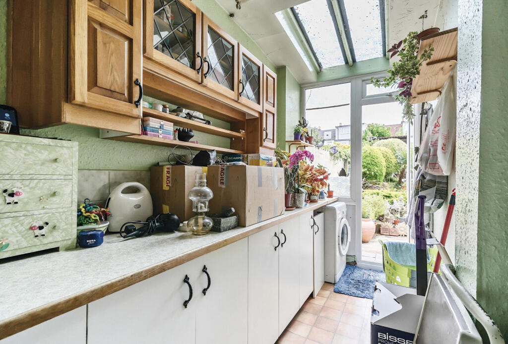 10-6823443f60b40-...