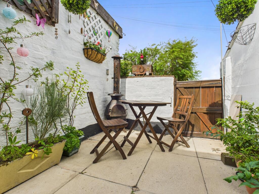 CAM03729G0-PR0107-STILL022