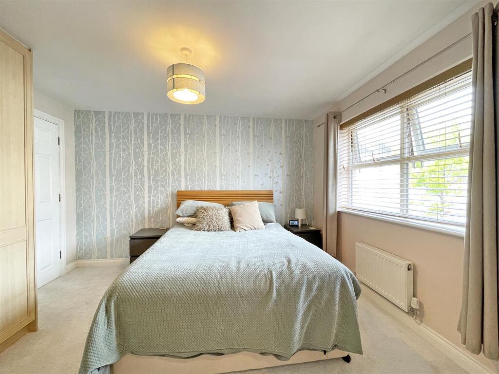 Ramsey Gardens 82 - Bed 1b.jpg