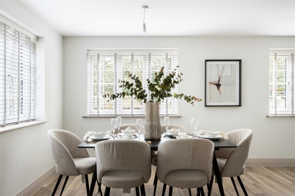 7 De Clare Court-11.jpg