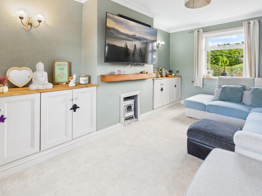 CAM04233G0-PR0039-STILL005