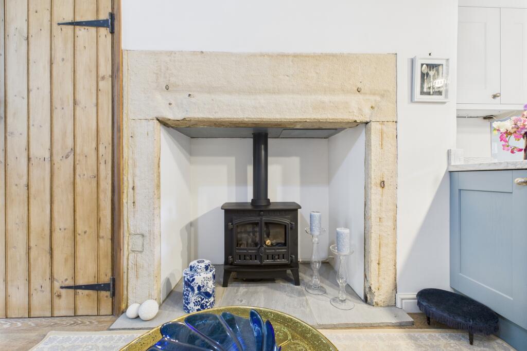 CAM04201G0-PR0099-STILL012