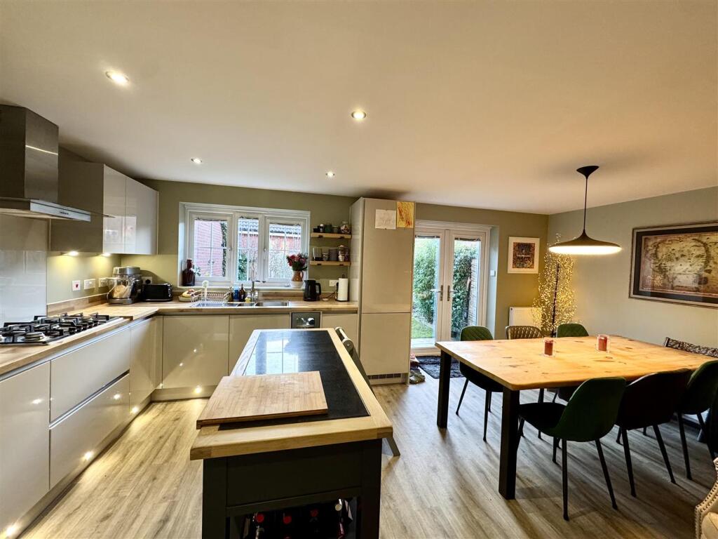 KITCHEN/DINING/FAMILY ROOM