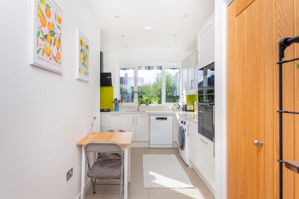 0O8CDD - Kitchen E.jpg