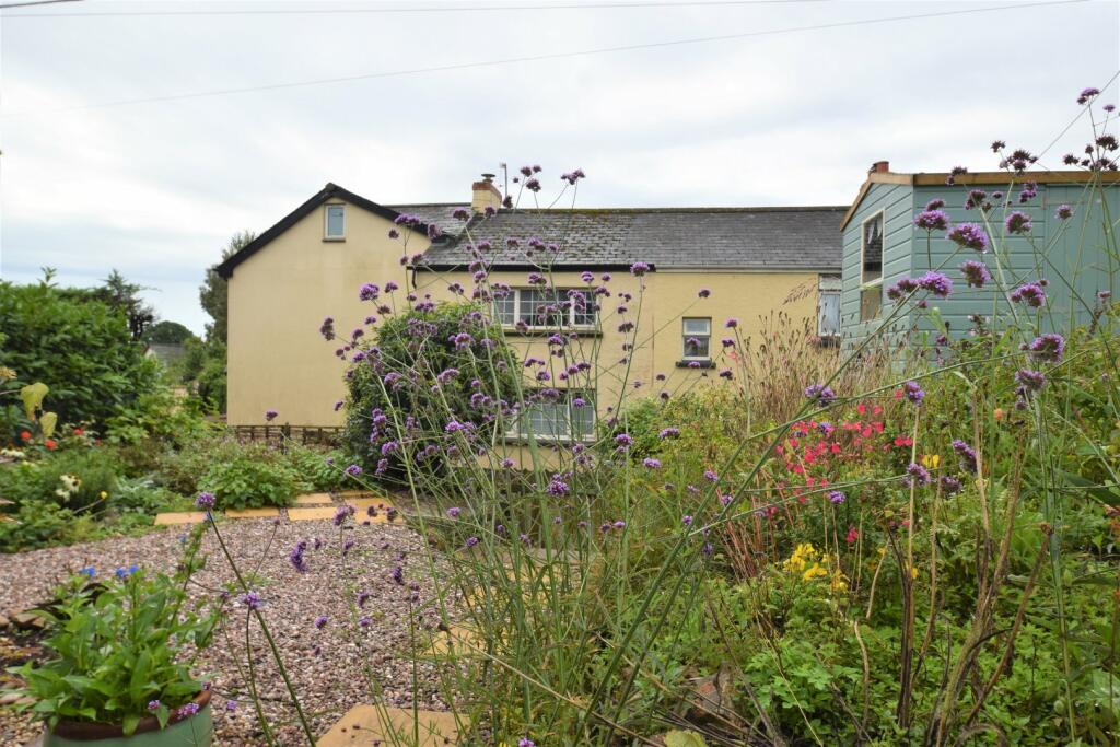 Tiverton, Halberton