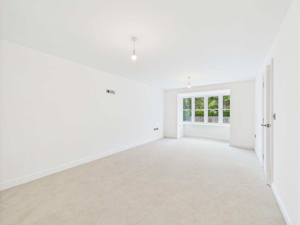 CAM04825G0-PR0117-STILL002