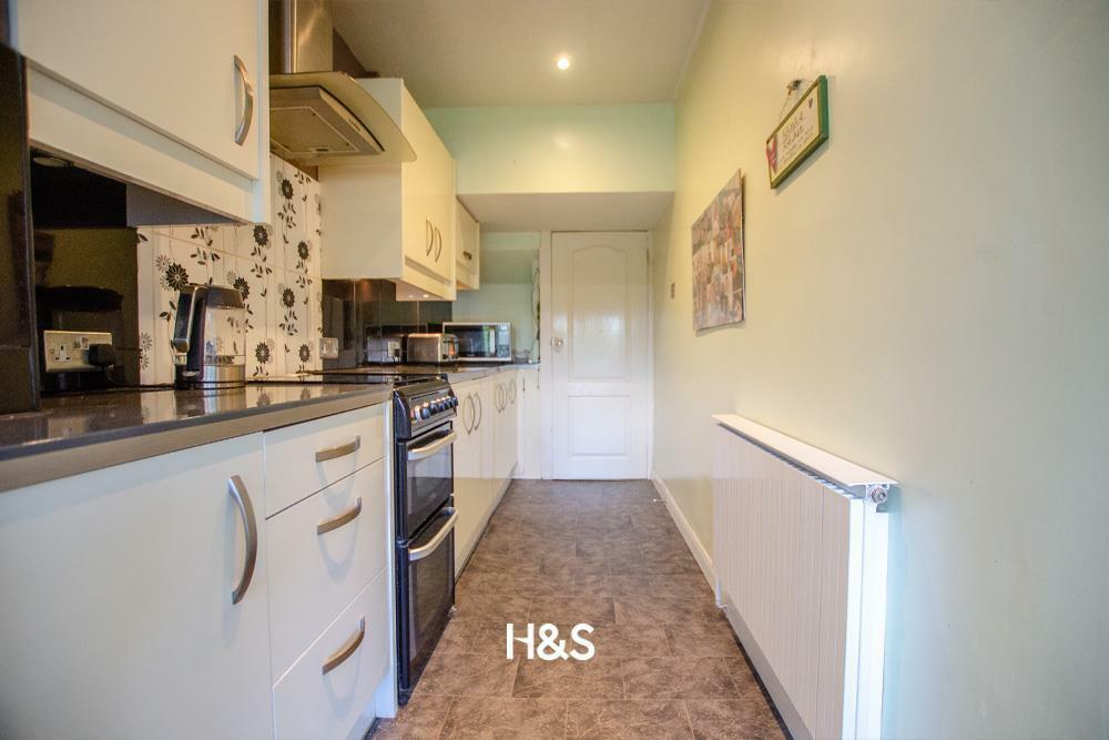 64 watwood bedroom kitchen.jpg