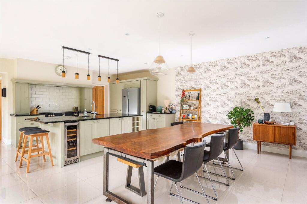 Kitchen/Dining