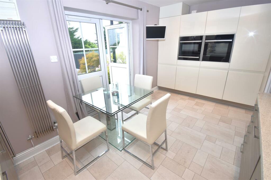 kitchen 3 .JPG