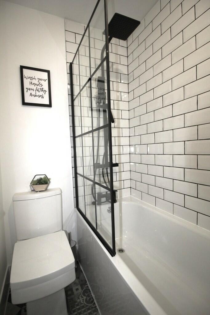 Shared Bathroom b