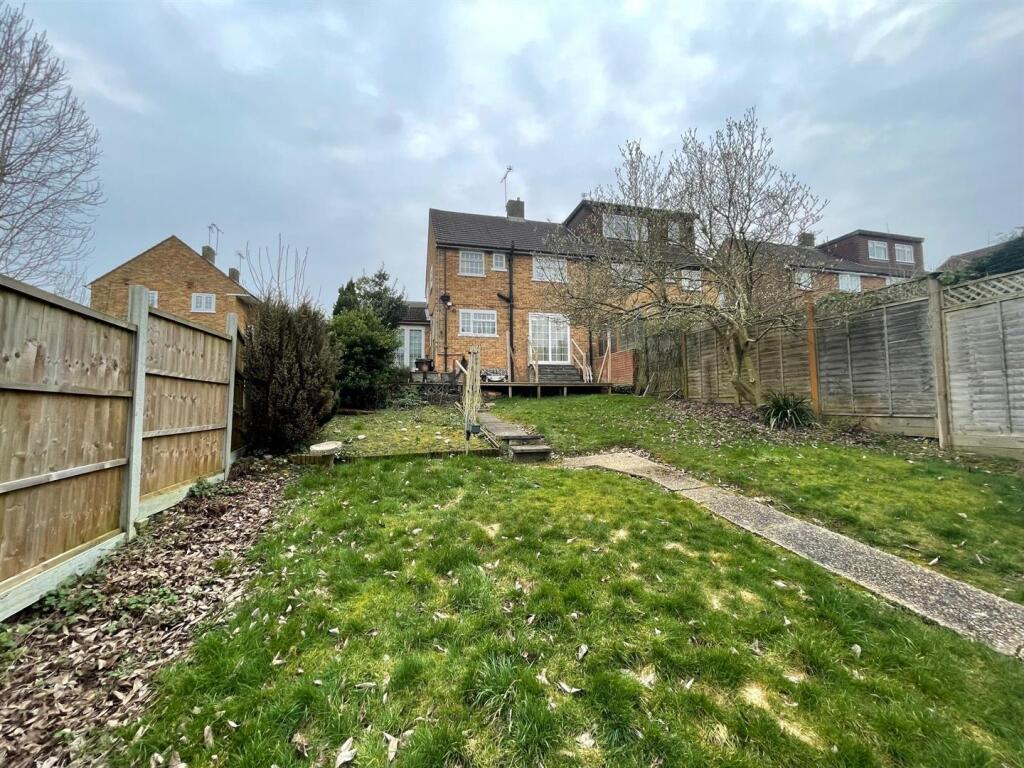 12 Kemble Close Rear View.jpg